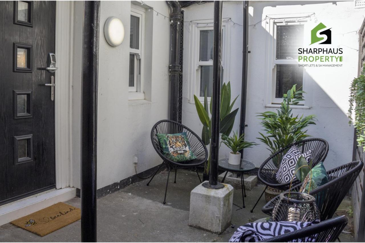 Hidden 2-bed Oasis With Courtyard Garden By Sharphaus Short Lets & Serviced Management Brighton