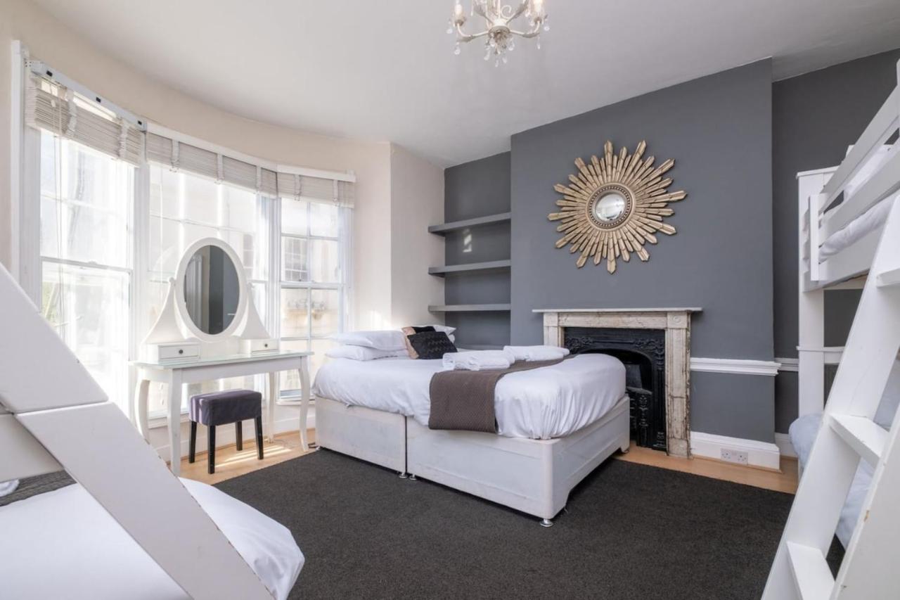 Large Townhouse Close To Pier Holiday home *