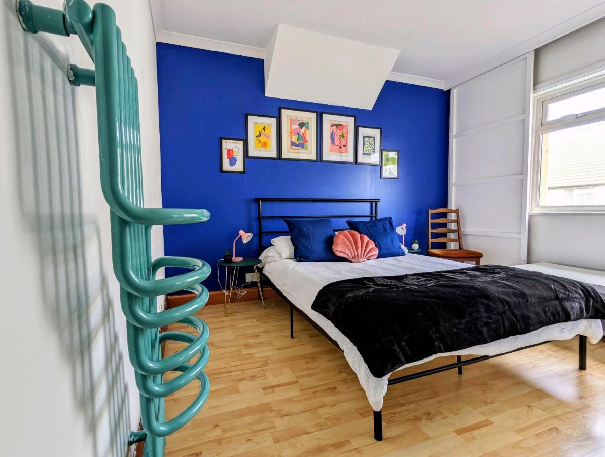 Stunning 4br House With Free Parking - By Innit
