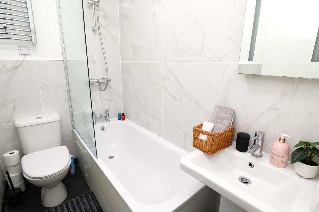 Brighton, Bn1, Short And Long Let, 3 Sleeps, 6 Mins Walk From Train Station Apartment