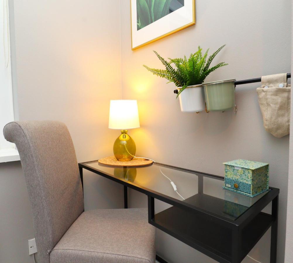 Brighton, Bn1, Short And Long Let, 3 Sleeps, 6 Mins Walk From Train Station Apartment Brighton