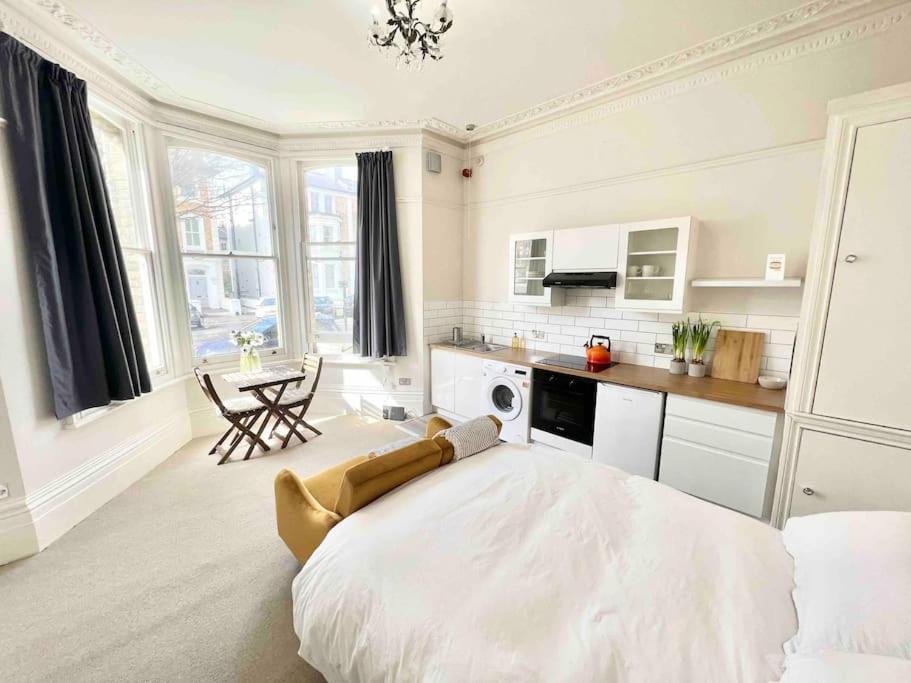 Apartment Bright & Relaxing Studio In & *