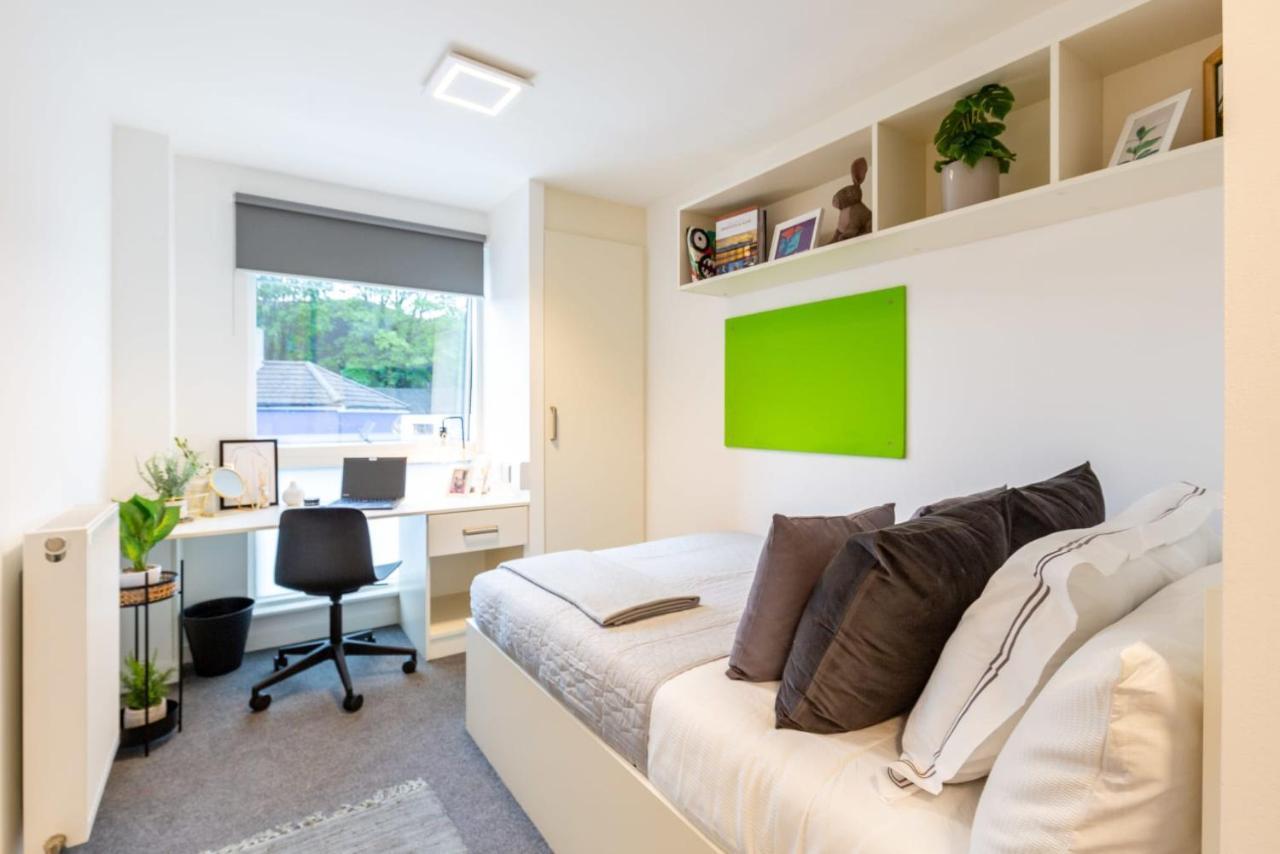 Apartment Ensuite Bedrooms With Shared Kitchen At Hollingbury House In