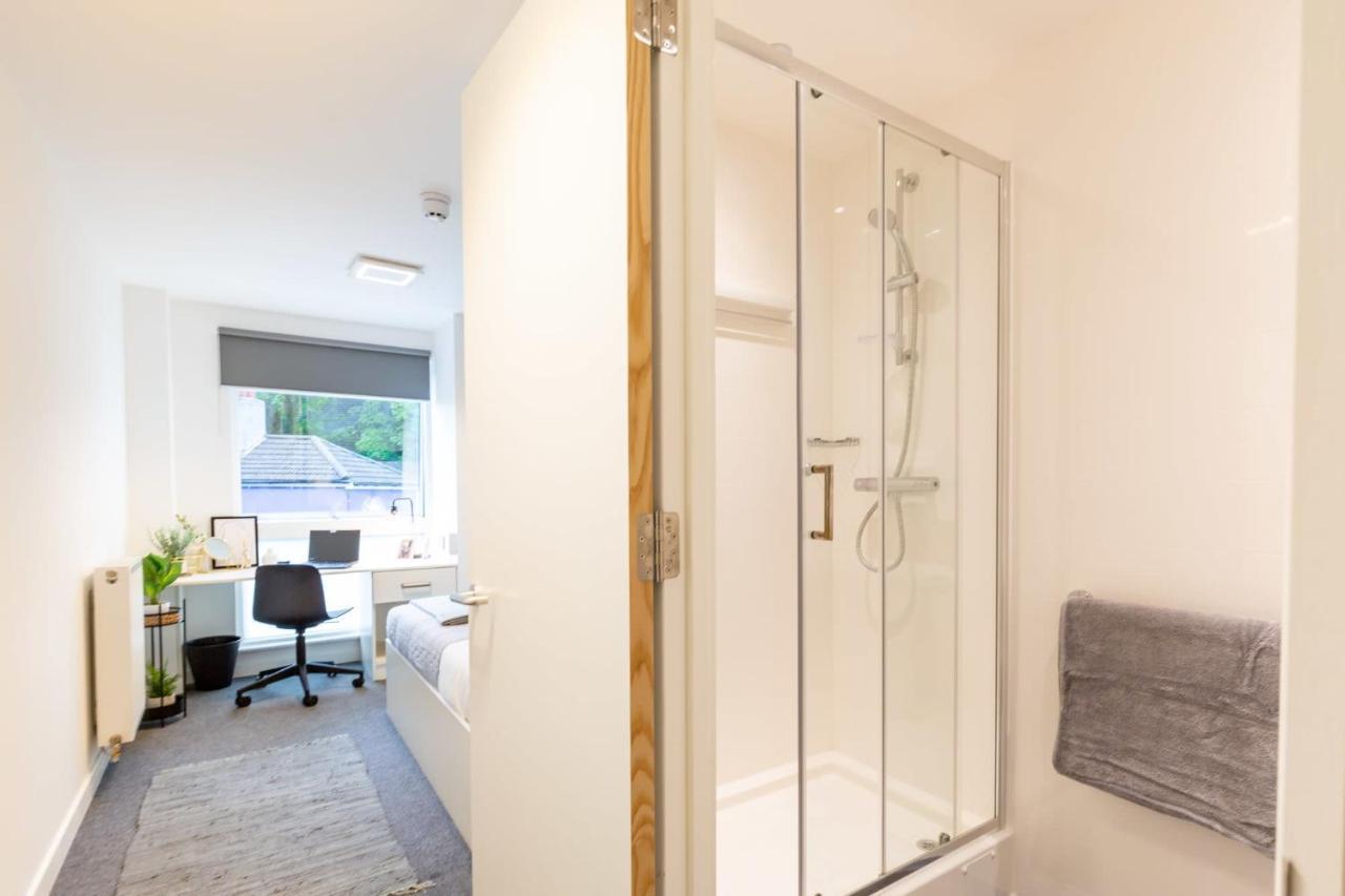 Apartment Ensuite Bedrooms With Shared Kitchen At Hollingbury House In