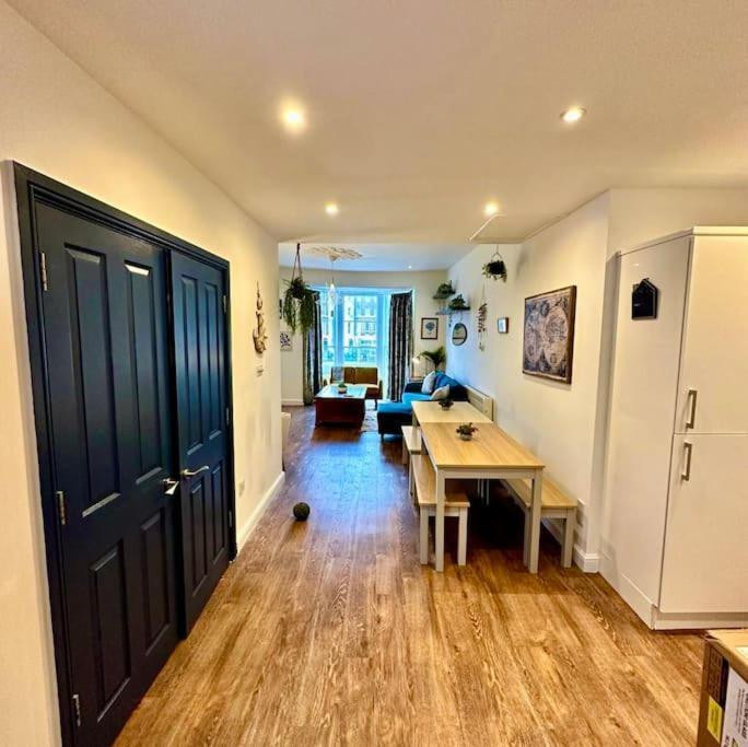 Stylish Coastal In The Centre Of Apartment