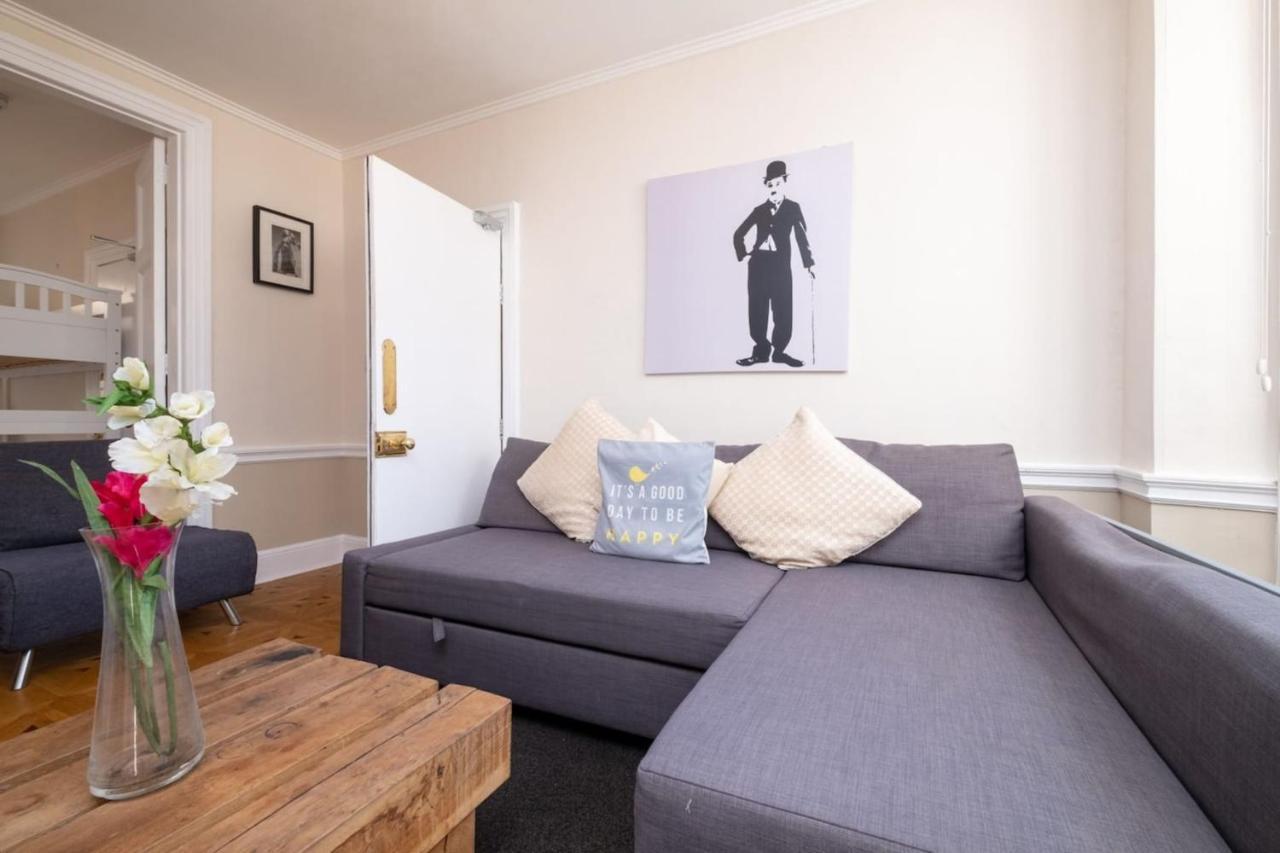 Large Townhouse Close To Pier Holiday home *