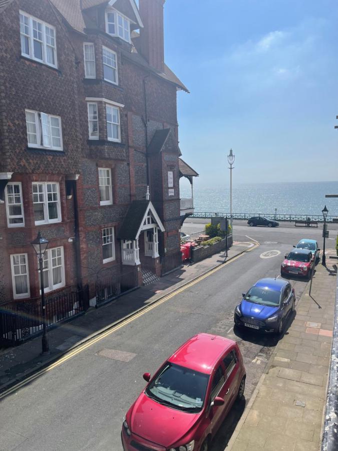 Beautiful Seaview 2 Bedroom Apartment *