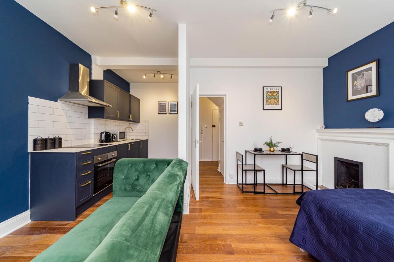 Apartment Super Central Studio I Next To Beach & Shopping Centre I King Size Bed I Sleep 3 *