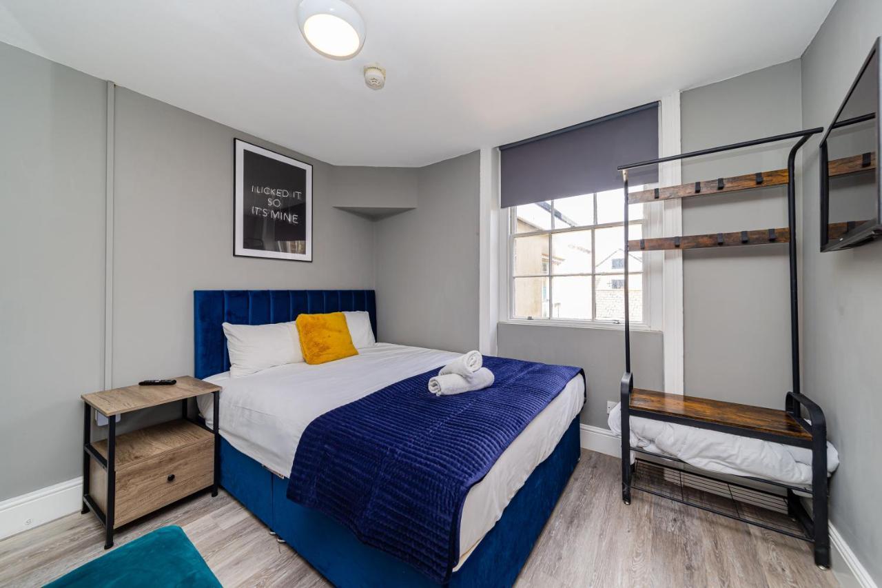 Apartment Beachfront Studio I Sleep 2 I King-size Bed I Smart Tv I Ms7