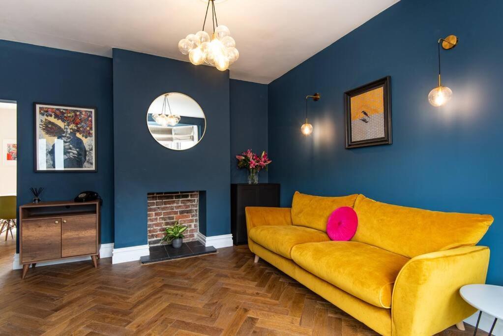 Newly Renovated Victorian House With Free Parking Holiday home