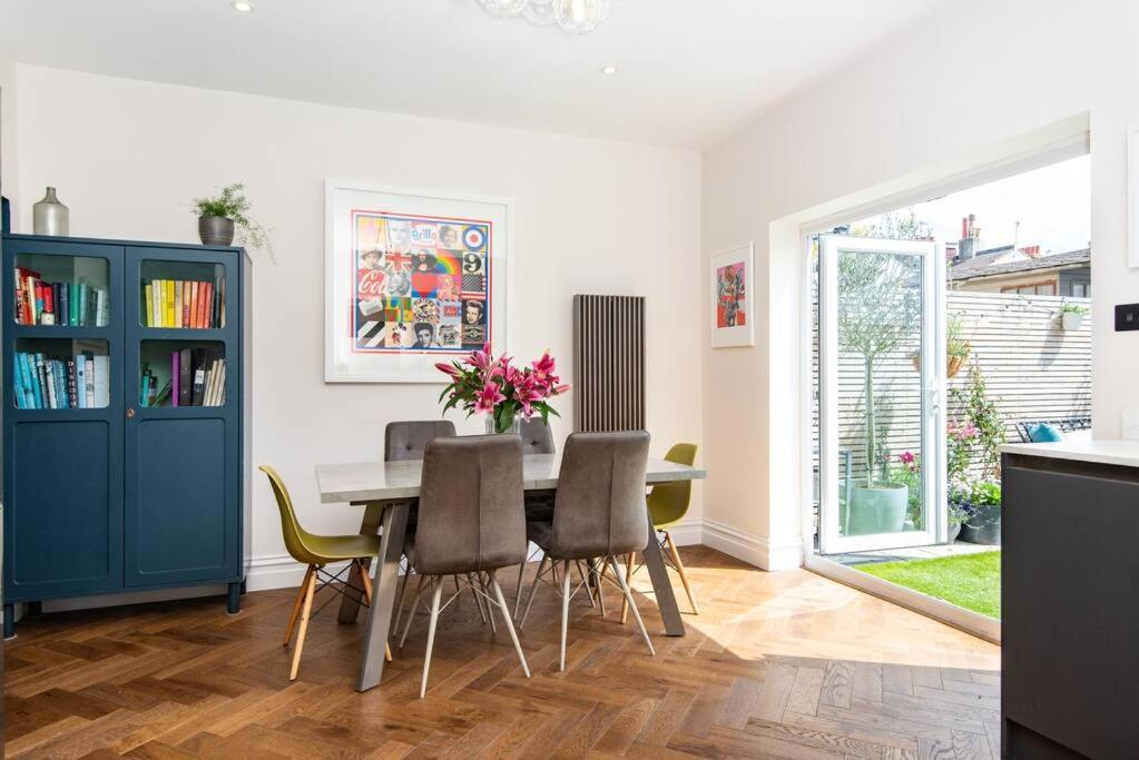 Newly Renovated Victorian House With Free Parking Holiday home