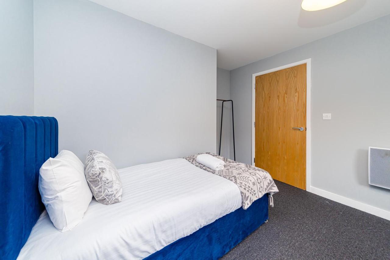 Apartment Moments Away From Station Sleep 6 *