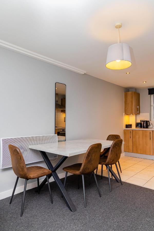 Moments Away From Station Sleep 6 Apartment