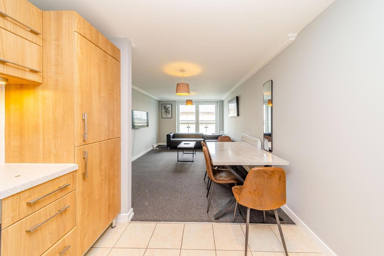 Apartment Moments Away From Station Sleep 6 *
