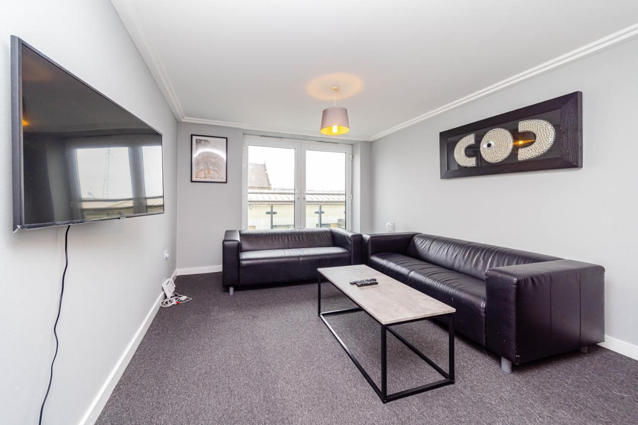 Moments Away From Station Sleep 6 Apartment