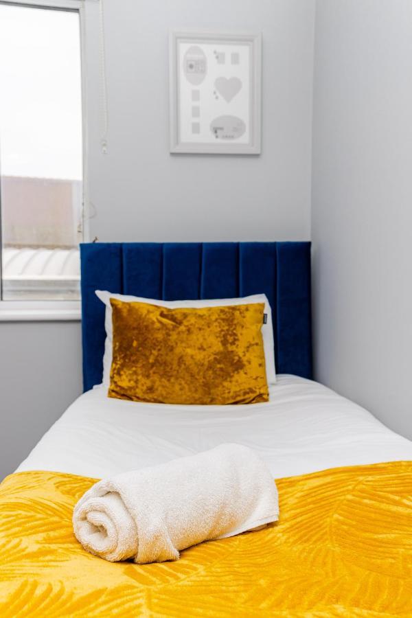 Moments Away From Station Sleep 6 Apartment