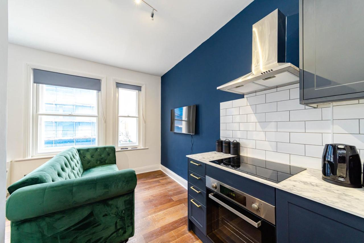 Super Central Studio I Next To Beach & Shopping Centre I King Size Bed I Sleep 3 Apartment *
