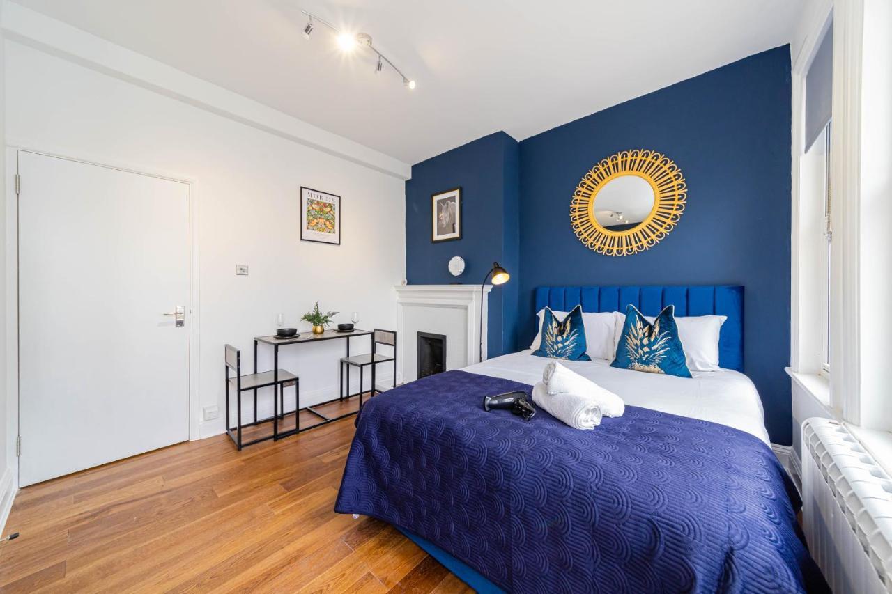 Apartment Super Central Studio I Next To Beach & Shopping Centre I King Size Bed I Sleep 3