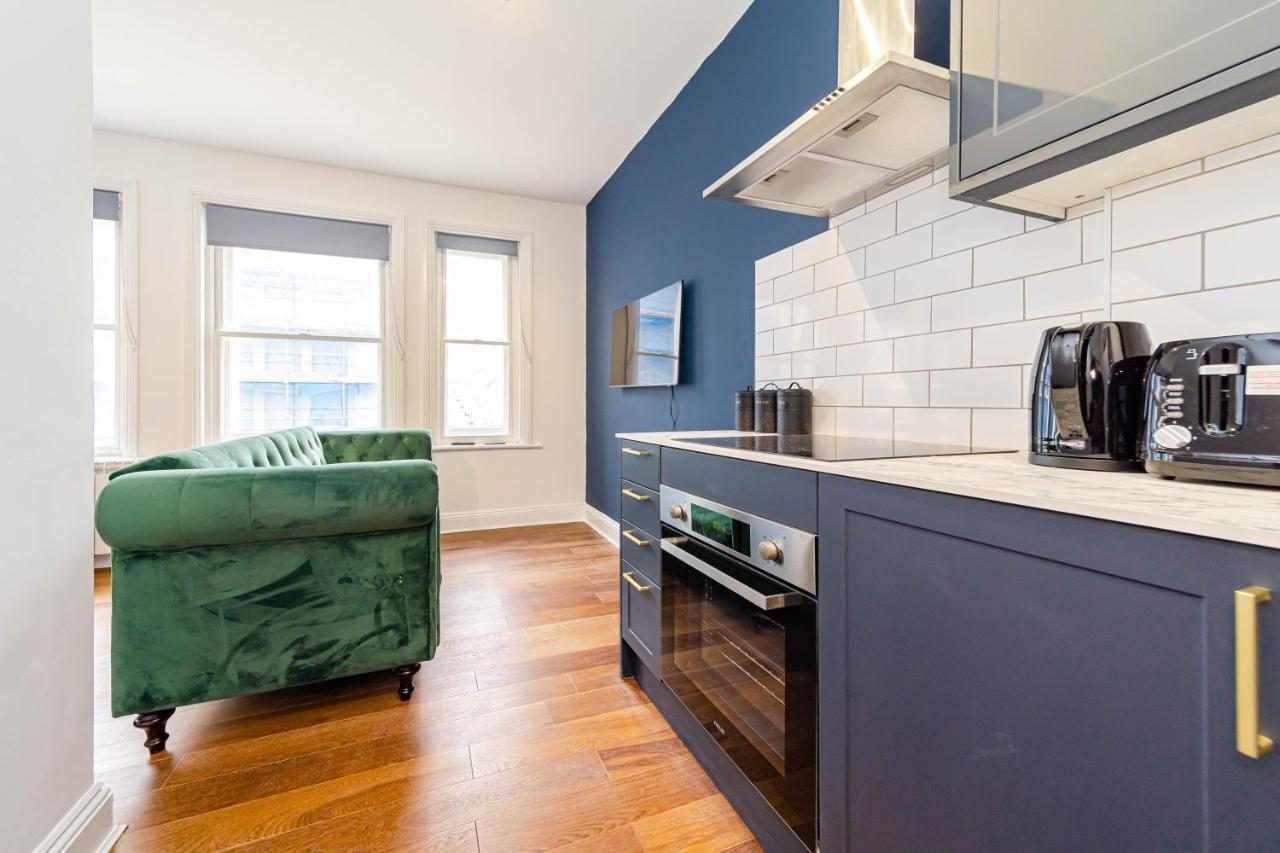 Super Central Studio I Next To Beach & Shopping Centre I King Size Bed I Sleep 3 Apartment *