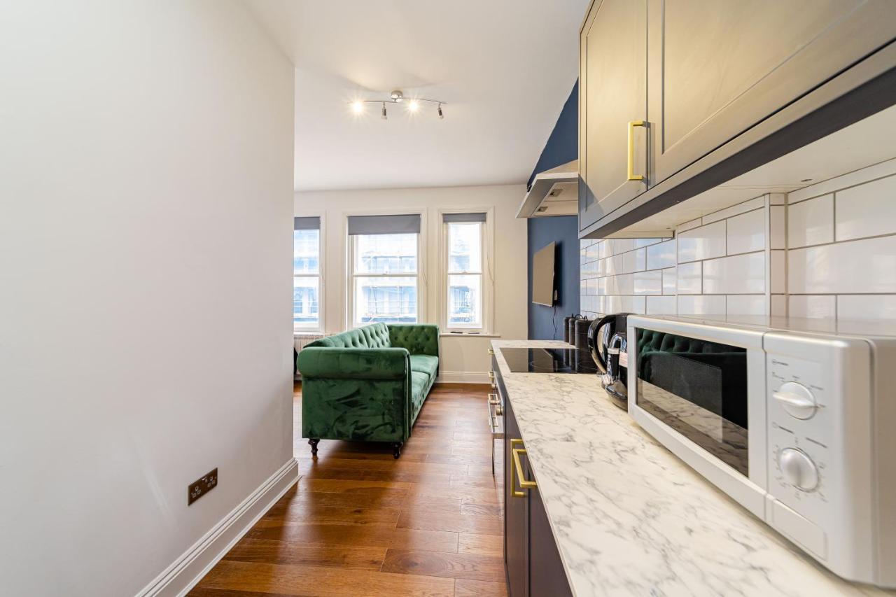 Apartment Super Central Studio I Next To Beach & Shopping Centre I King Size Bed I Sleep 3 *