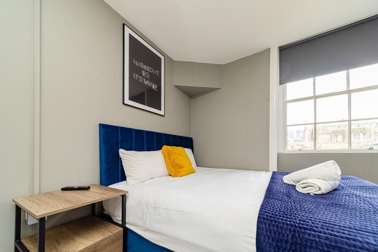Apartment Beachfront Studio I Sleep 2 I King-size Bed I Smart Tv I Ms7