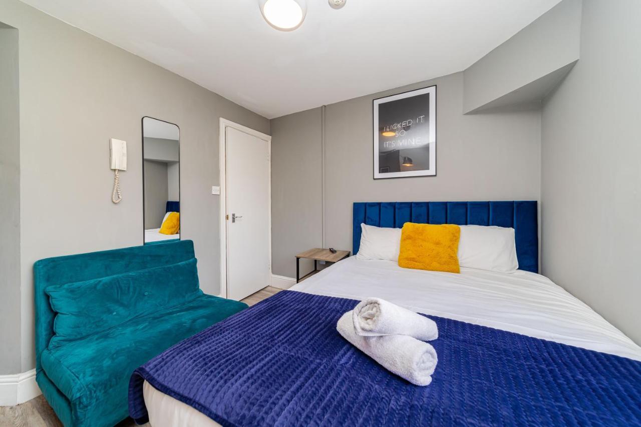 Apartment Beachfront Studio I Sleep 2 I King-size Bed I Smart Tv I Ms7 *