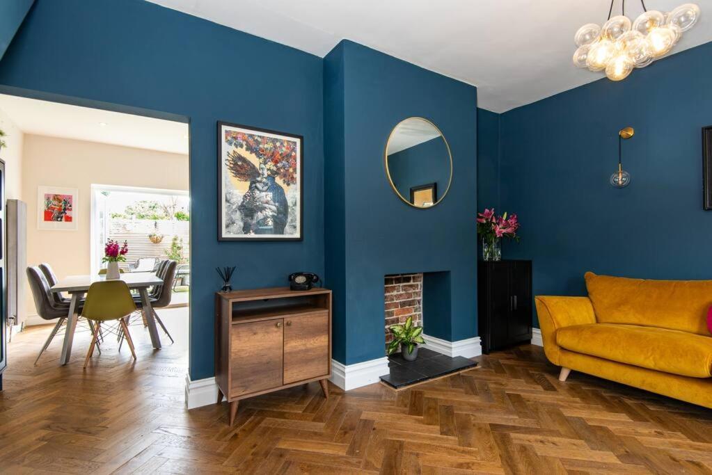 Newly Renovated Victorian House With Free Parking