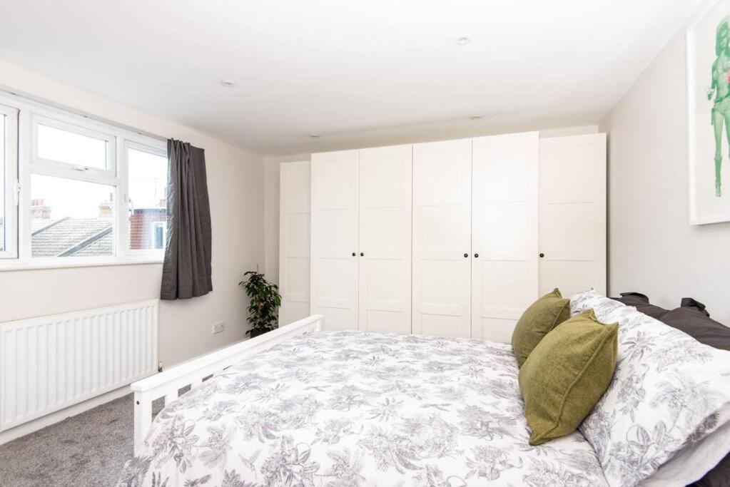 Newly Renovated Victorian House With Free Parking *
