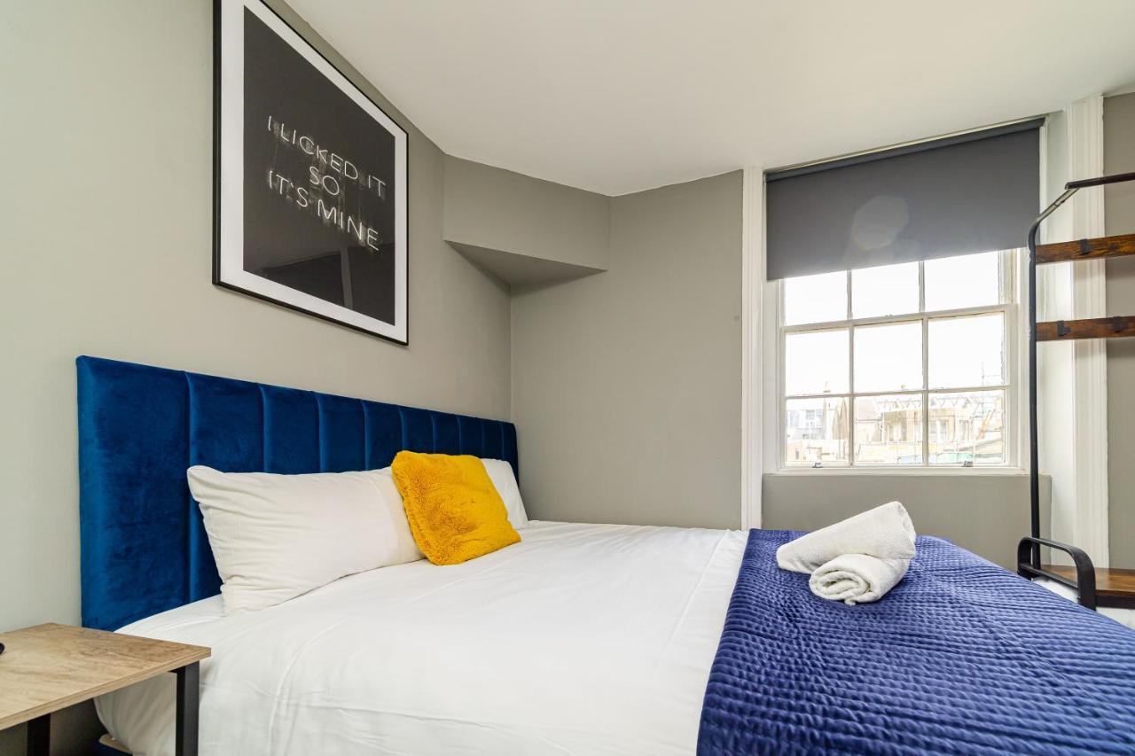 Apartment Beachfront Studio I Sleep 2 I King-size Bed I Smart Tv I Ms7 *