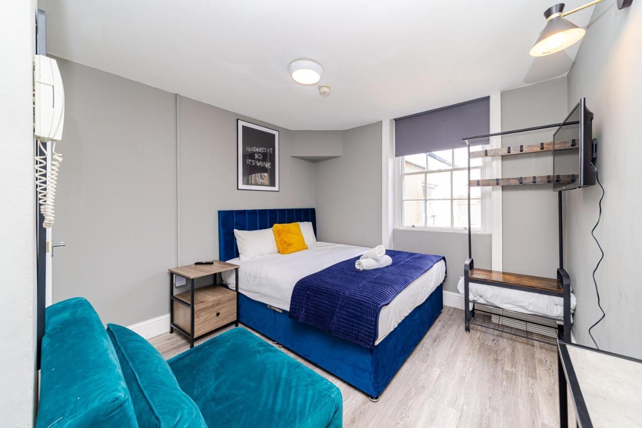 Beachfront Studio I Sleep 2 I King-size Bed I Smart Tv I Ms7 Apartment