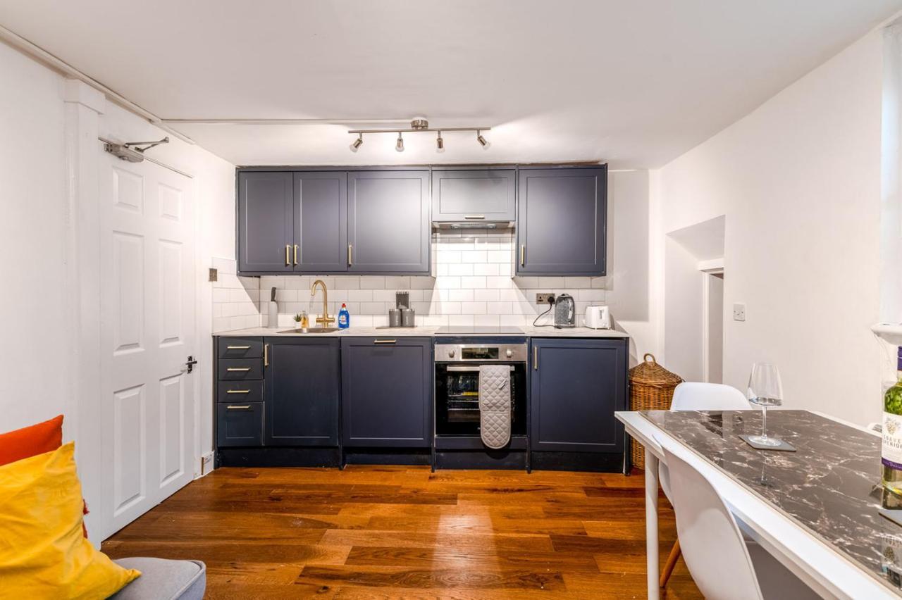 Modern One Bedroom In Apartment Brighton