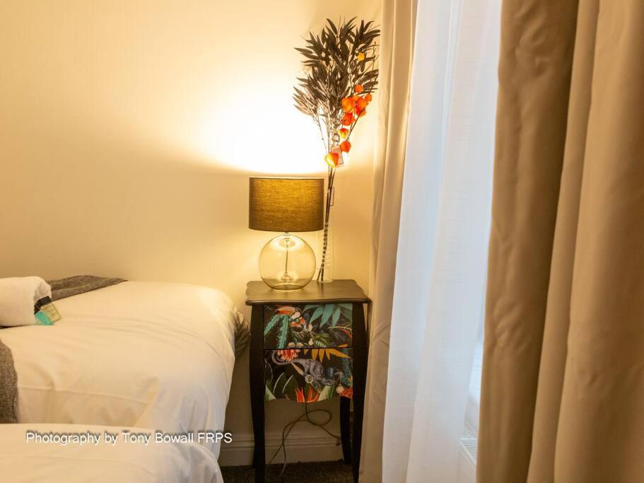 Charming Next To Station Apartment *