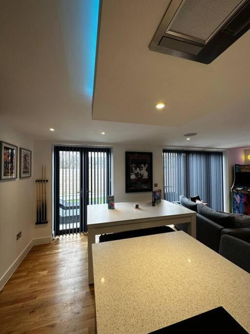 Stunning & Fun 4 Bed In The Heart Of Holiday home *