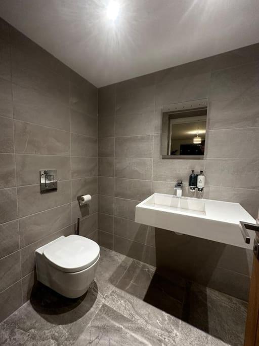 Holiday home Stunning & Fun 4 Bed In The Heart Of *
