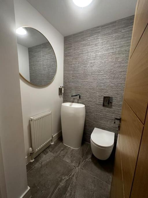Stunning & Fun 4 Bed In The Heart Of *