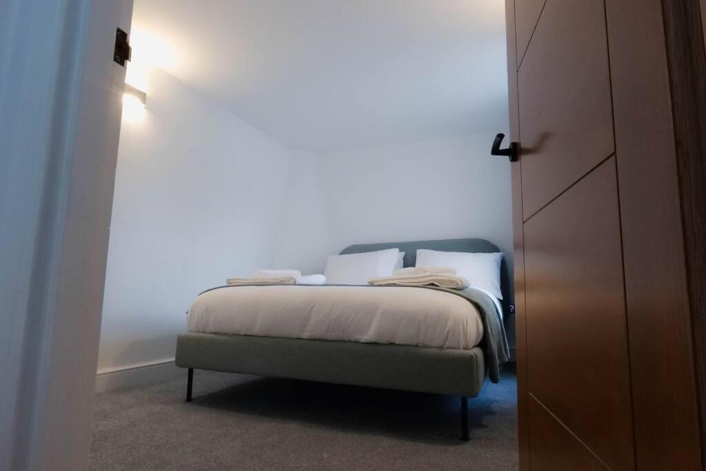 Hyacinth - Luxury Kemptown, *