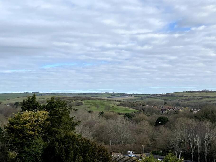 Gateway To The South Downs Near Holiday home