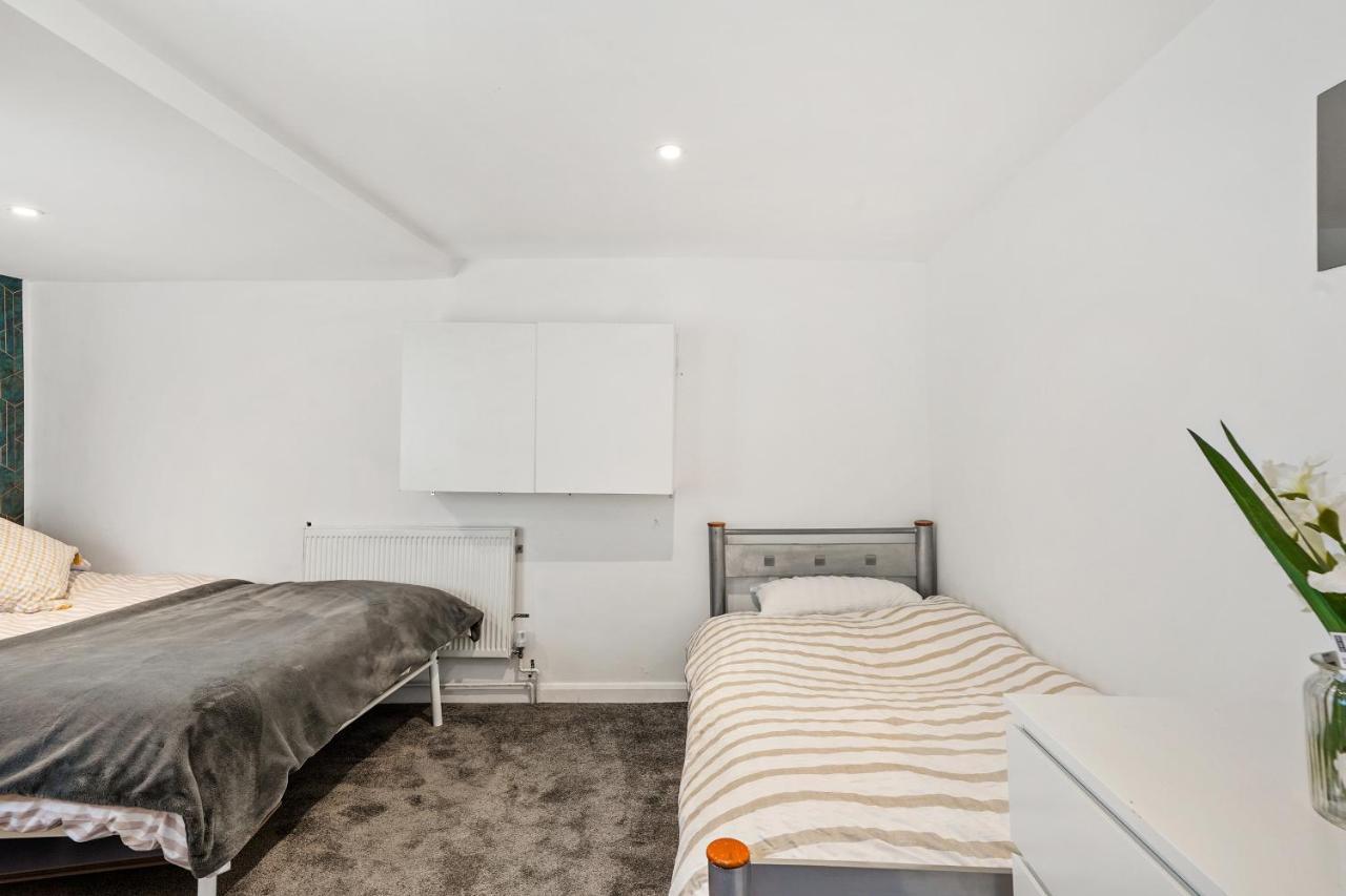 Modern One Bedroom In Apartment Brighton