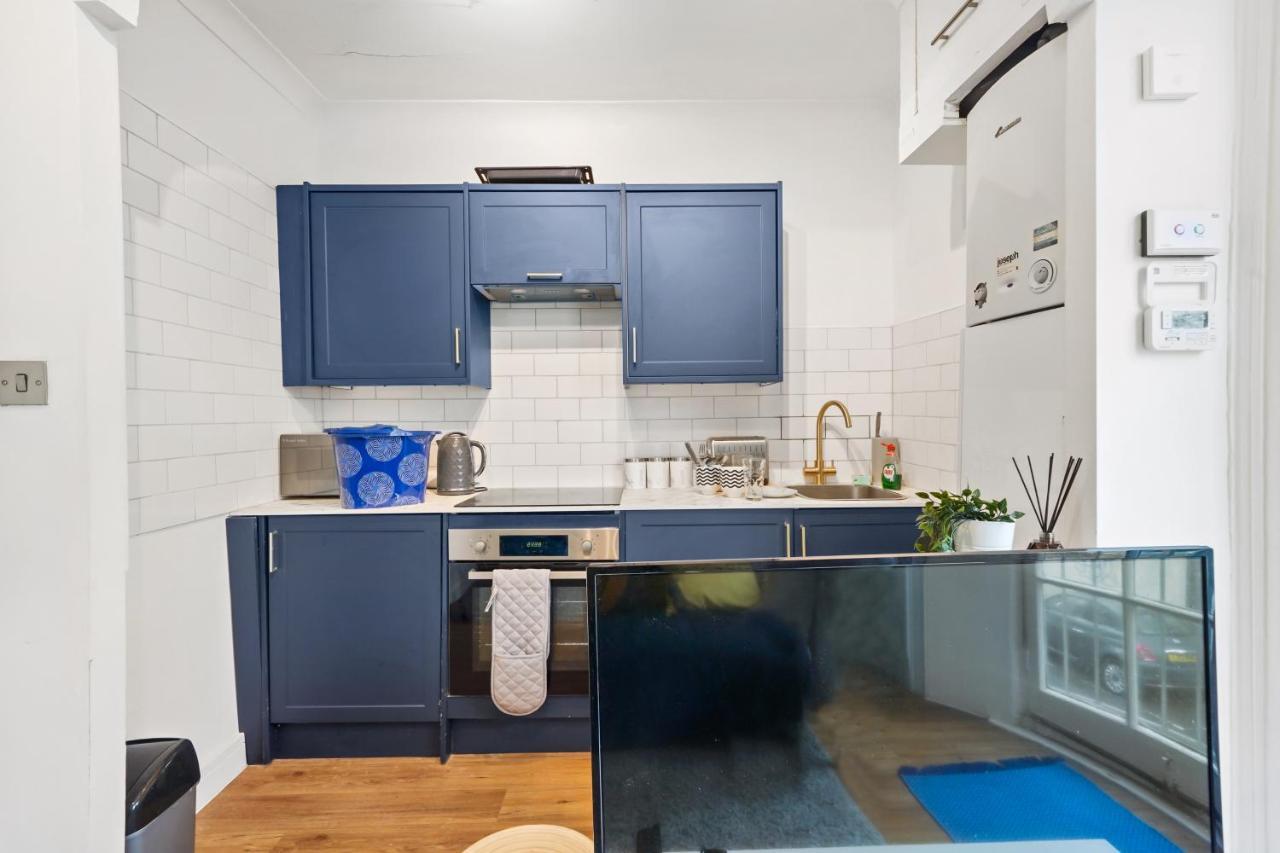 Modern One Bedroom In Apartment Brighton