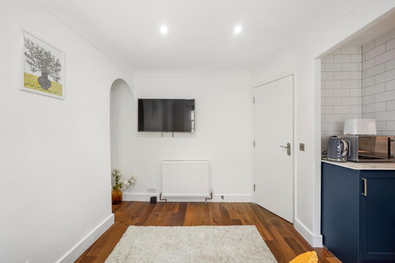 Modern One Bedroom In Apartment Brighton