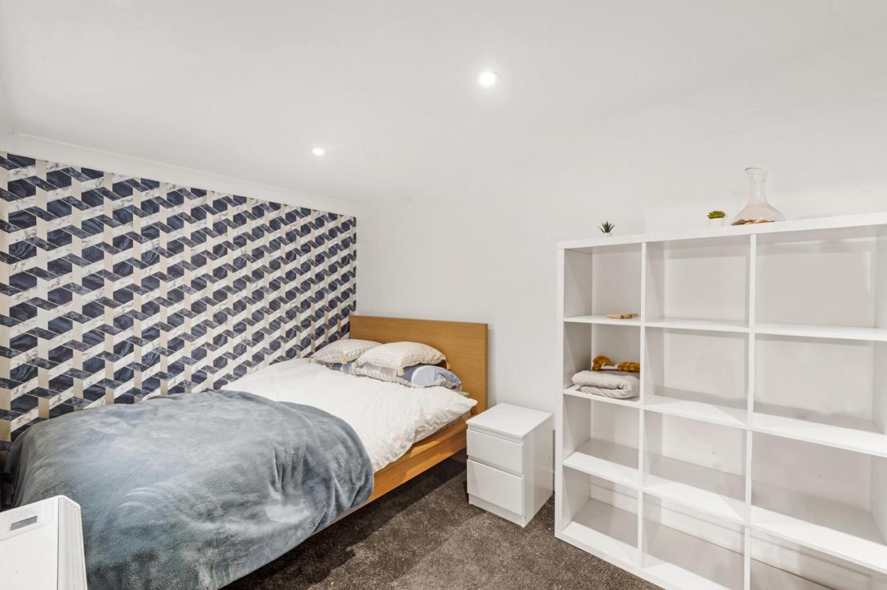 Modern One Bedroom In Apartment