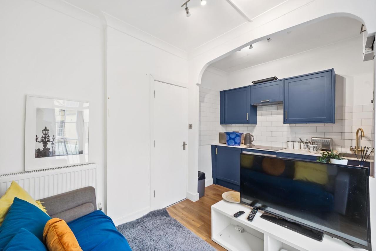 Modern One Bedroom In Apartment