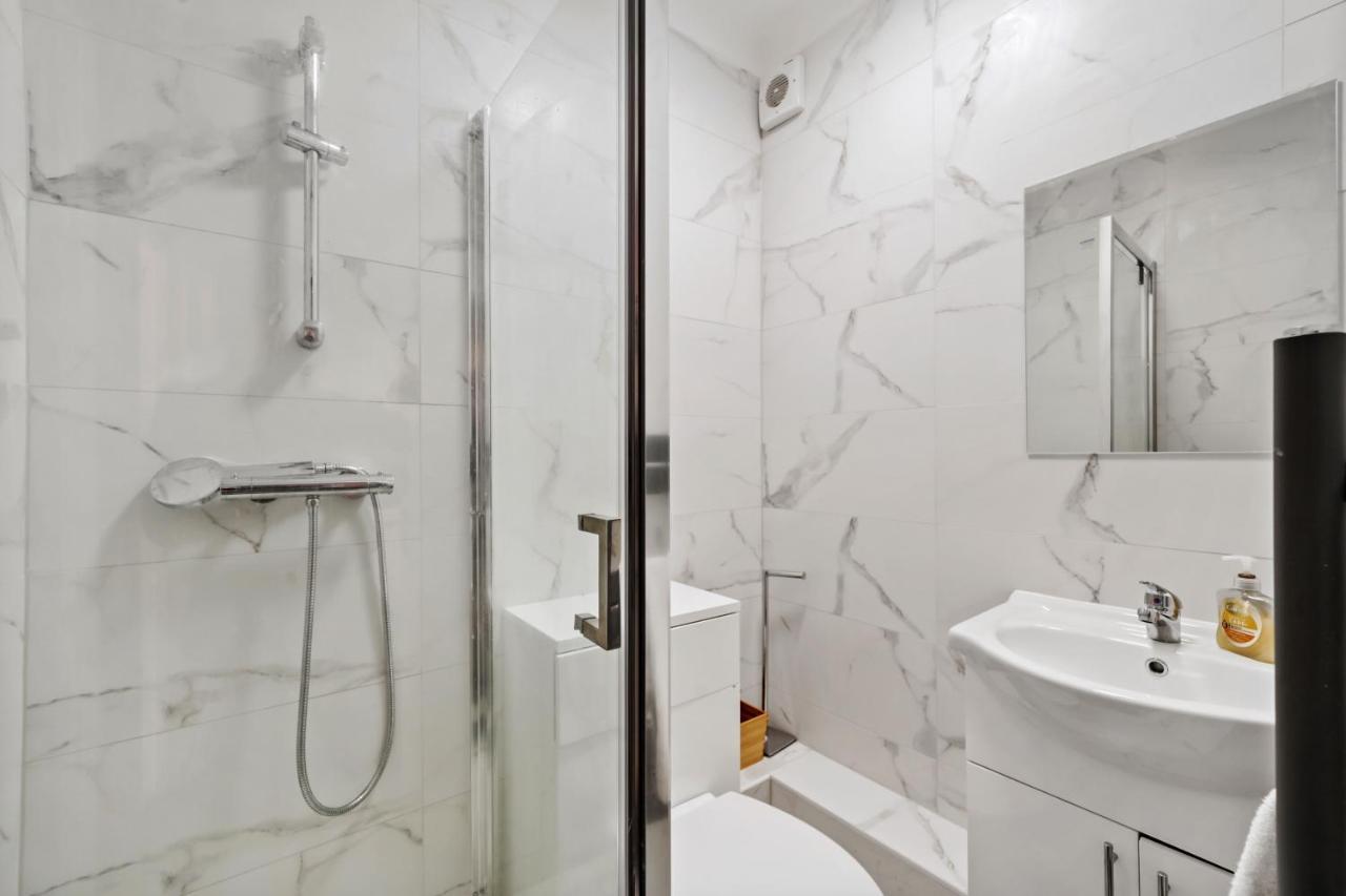 Modern One Bedroom In Apartment Brighton