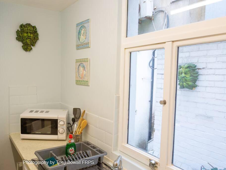 Charming Next To Station Apartment *