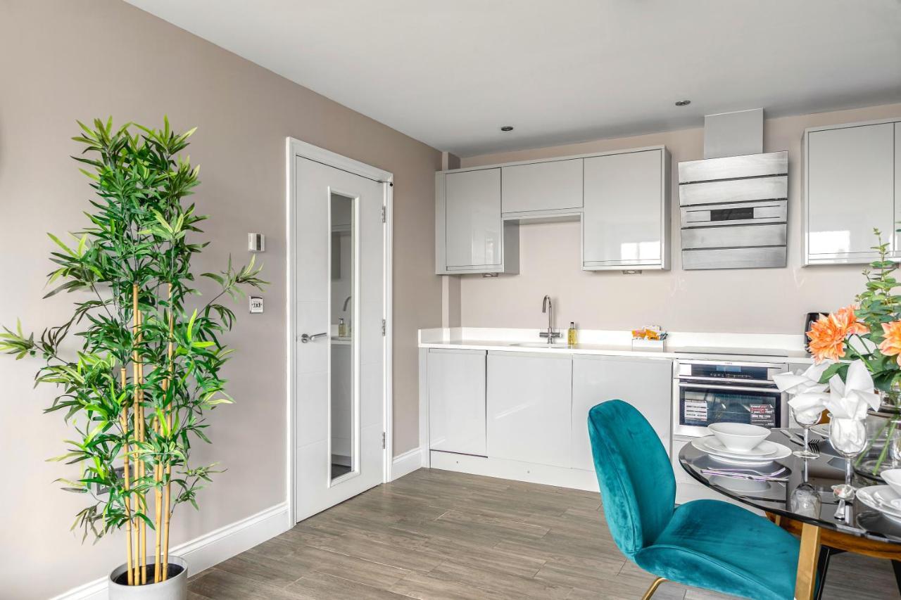 Airhost's Brighton's Diamond Escape With Sea Views