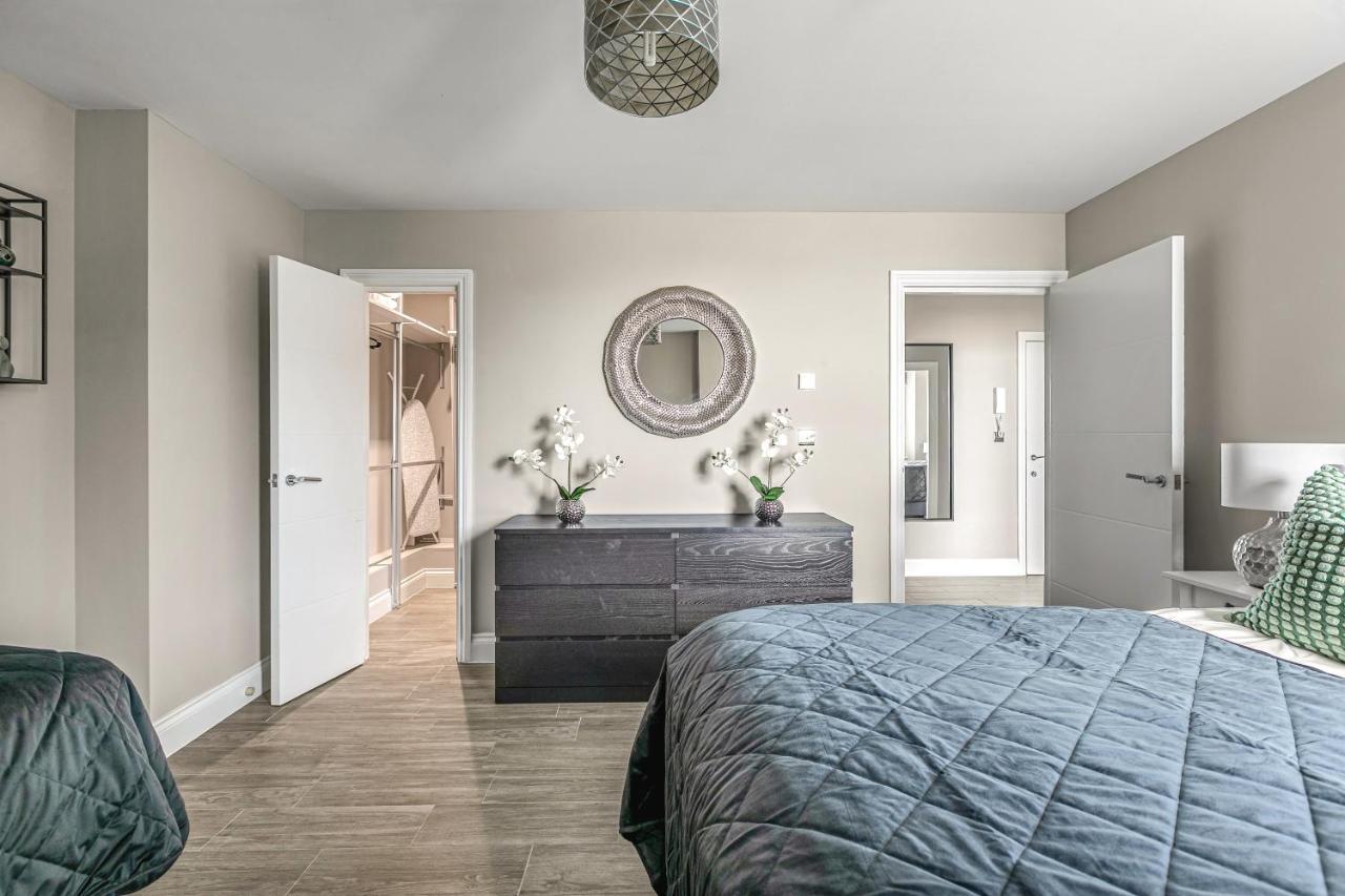 Airhost's Brighton's Diamond Escape With Sea Views