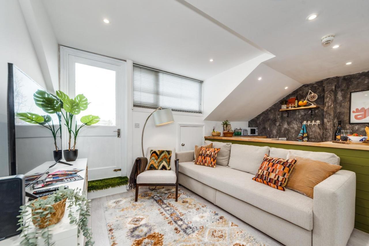 The Penthouse 3 Minutes To The Beach, Super Comfy Beds, Part Of Burlington-escapes Apartment Brighton