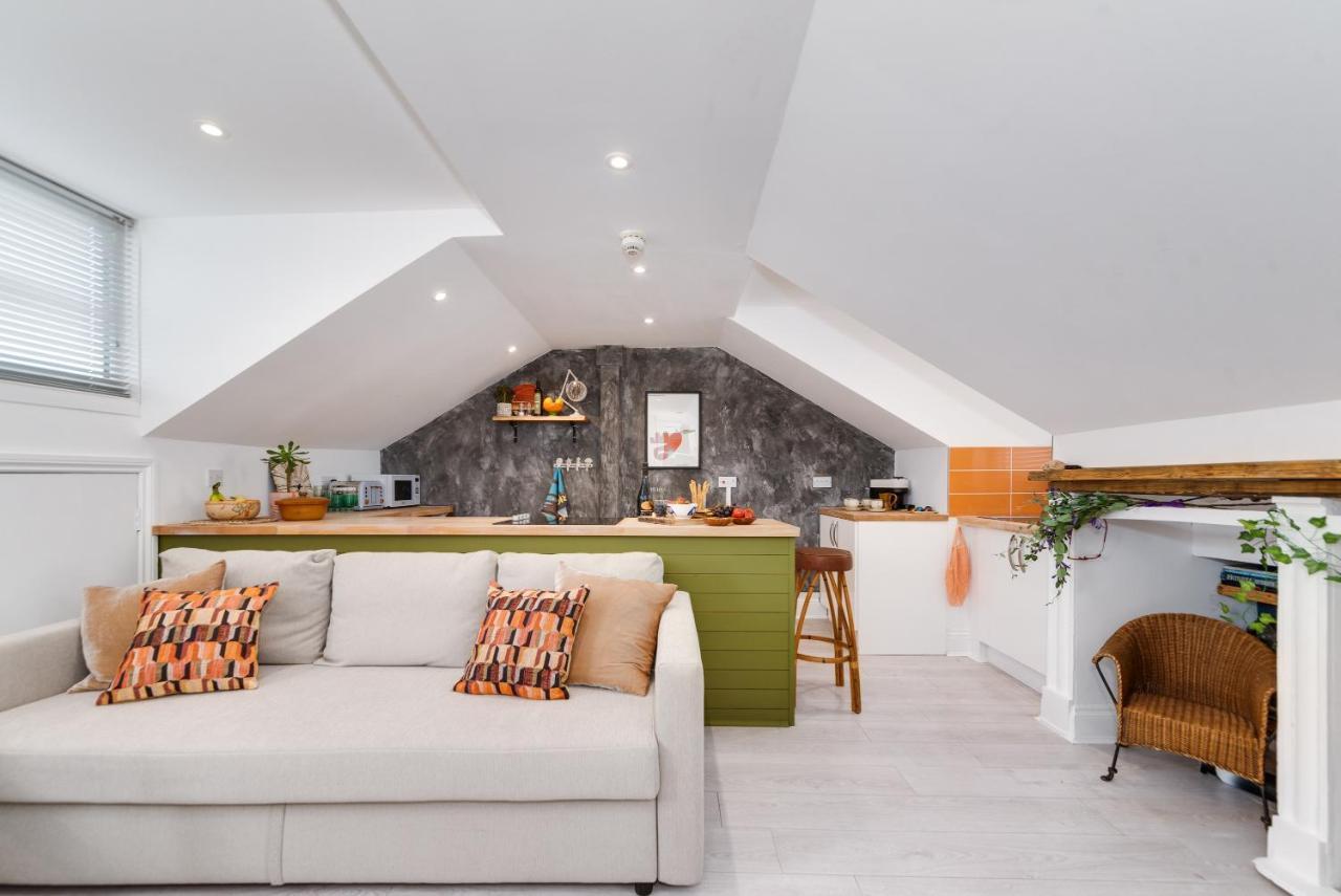 The Penthouse 3 Minutes To The Beach, Super Comfy Beds, Part Of Burlington-escapes Apartment *