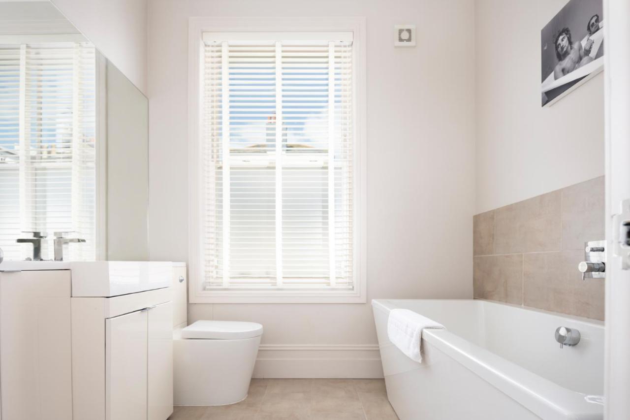 Spacious Sillwood Street -