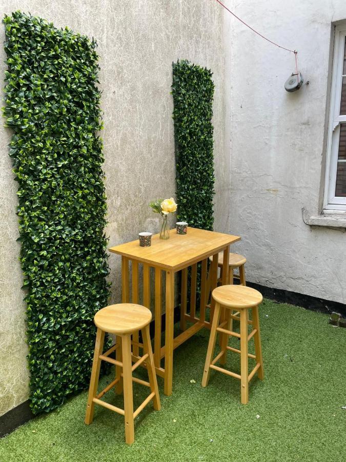 3 - Bedroom Townhouse In With Parking Holiday home Brighton